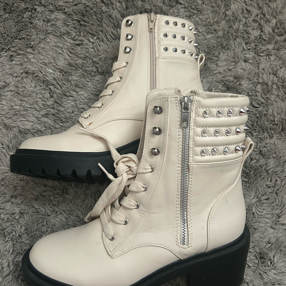 Stylish Cream Ankle Boots with Silver Accents